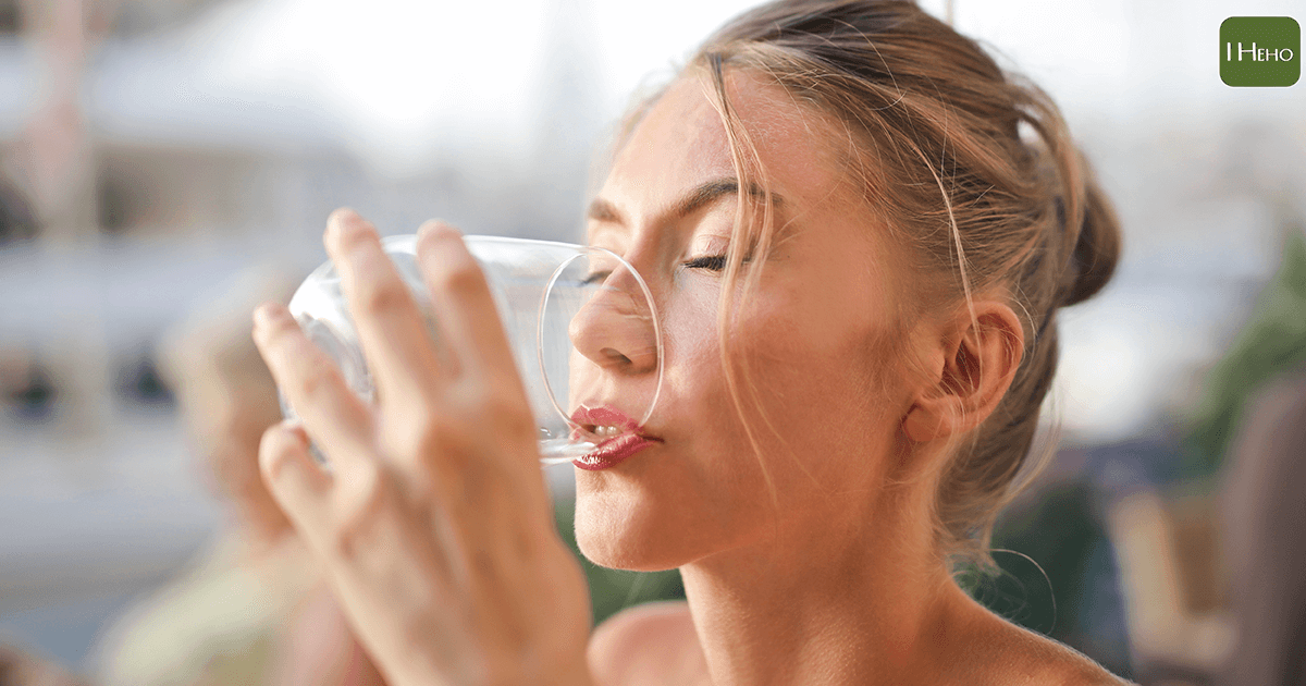 多喝水就會好？治感冒這樣更有效！