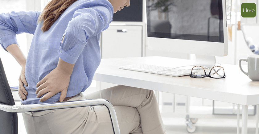 久坐容易腰酸背痛怎麼辦？3 步驟緩解不可少！