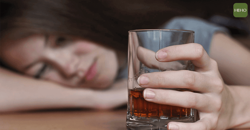 喝酒臉紅不是好事，國外研究證實比較容易得癌症