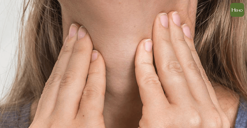 喉嚨卡卡有痰可能有5種原因　用這些症狀來自我檢測