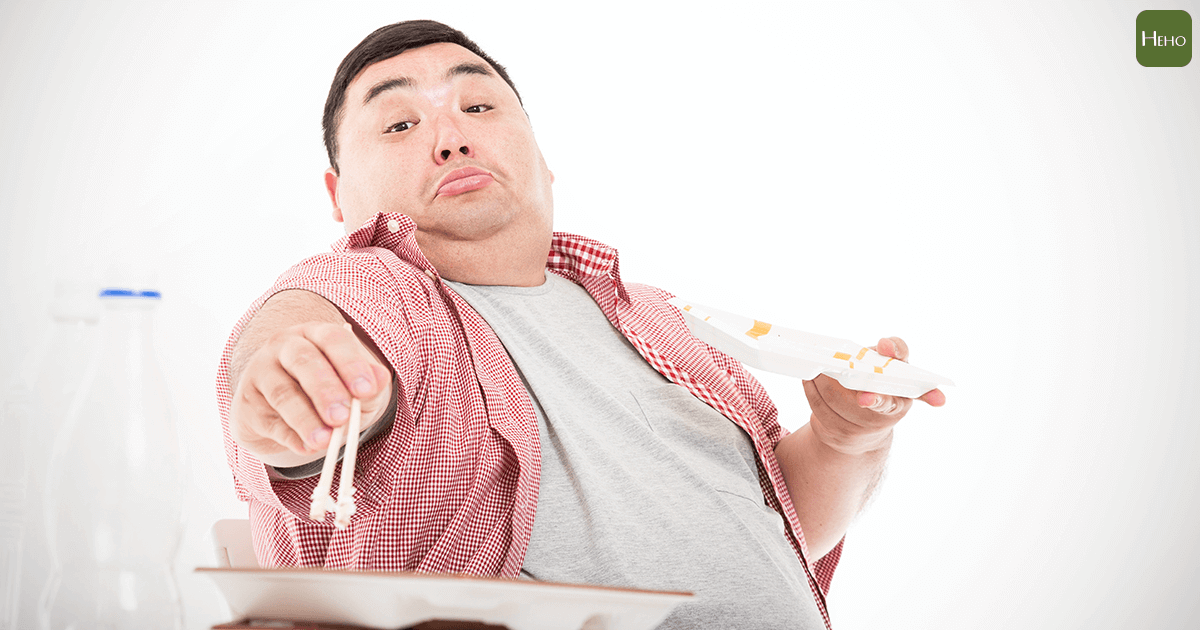 穿緊身衣、吃飽就坐著不動⋯醫師教避免胃食道逆流10大壞習慣