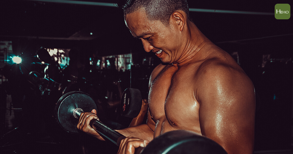 做肌肉訓練的時候，到底要憋氣還是吐氣？