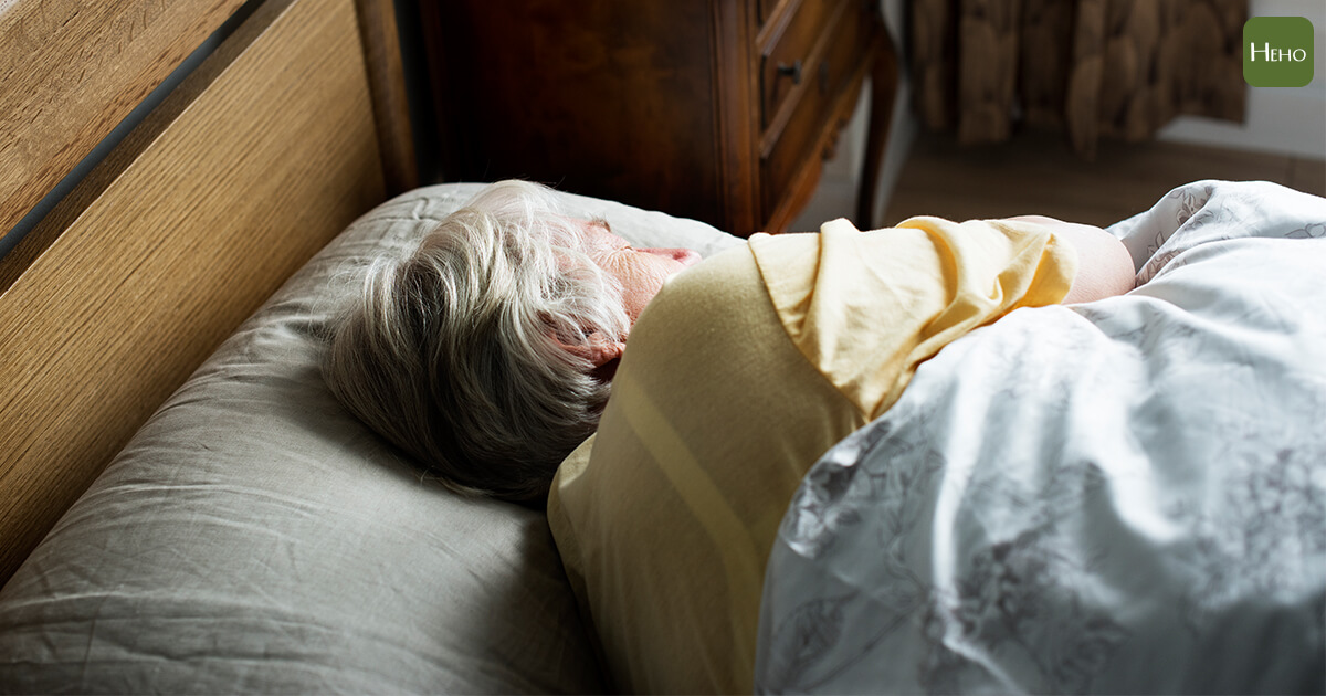 老人味竟然是內臟脂肪害的！睡覺的消脂效果，可能比運動飲食還明顯！