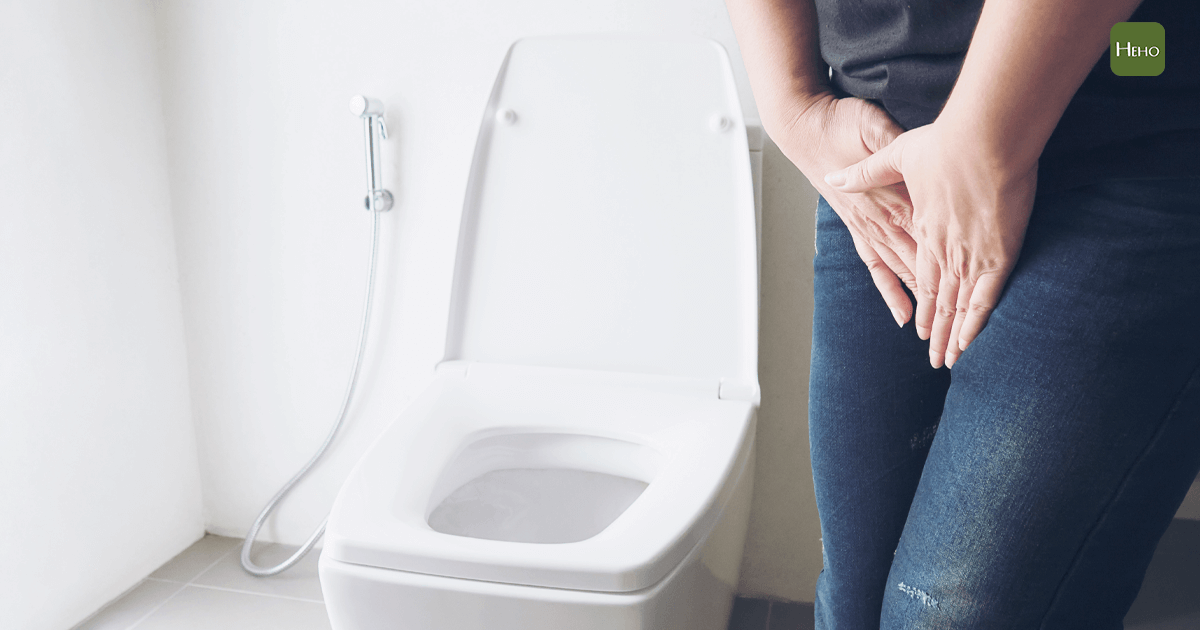 https://www.freepik.com/free-photo/woman-holding-hand-near-toilet-bowl-health-problem-concept_3805699.htm