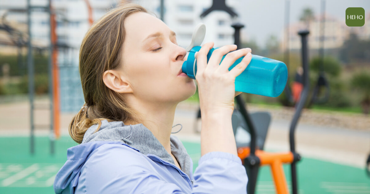 簡單一杯水，就讓血糖穩定！把握4個時機喝水、促進身體代謝