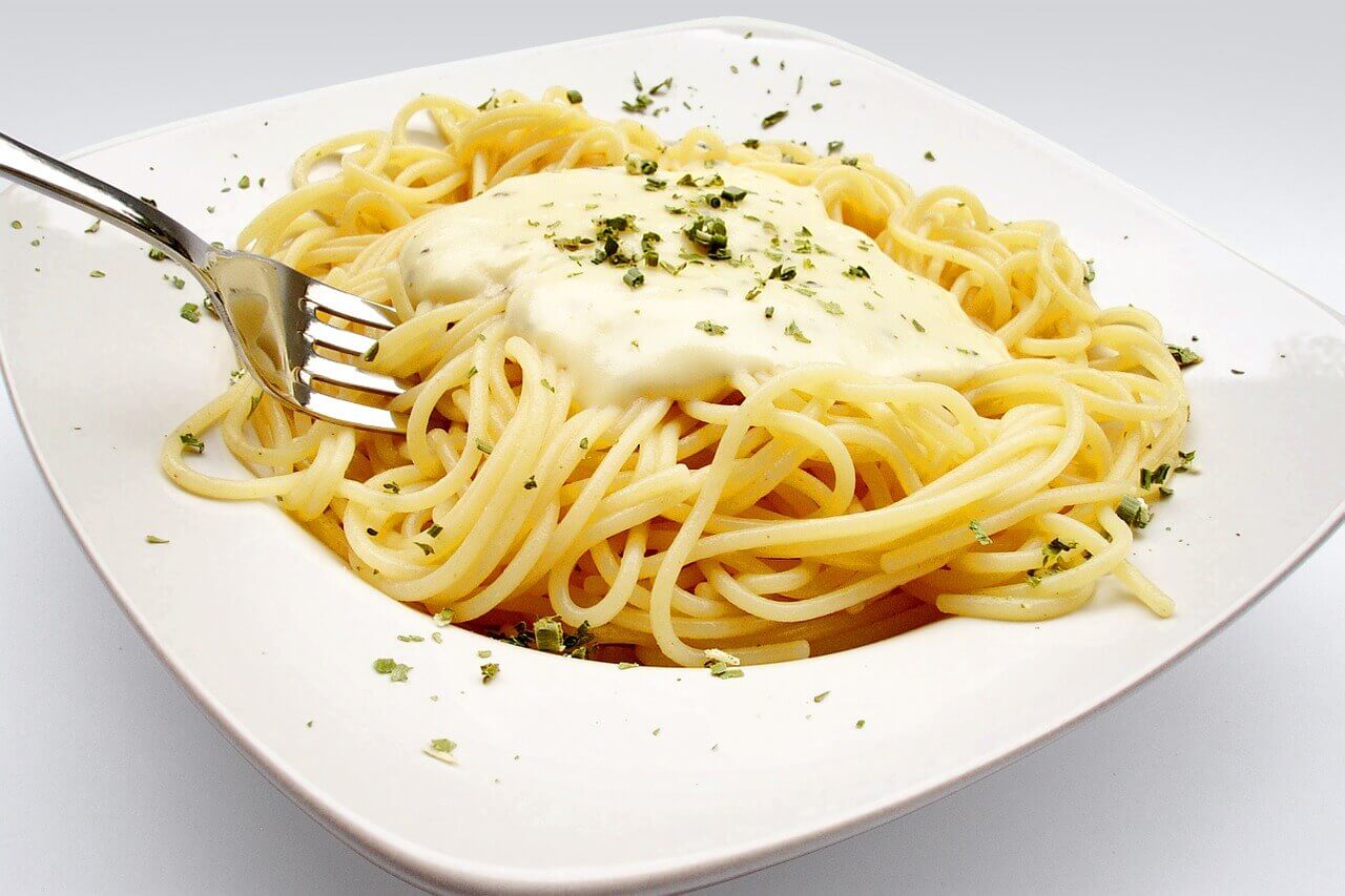 蒜香、紅醬、白醬、青醬 哪種義大利麵最健康？