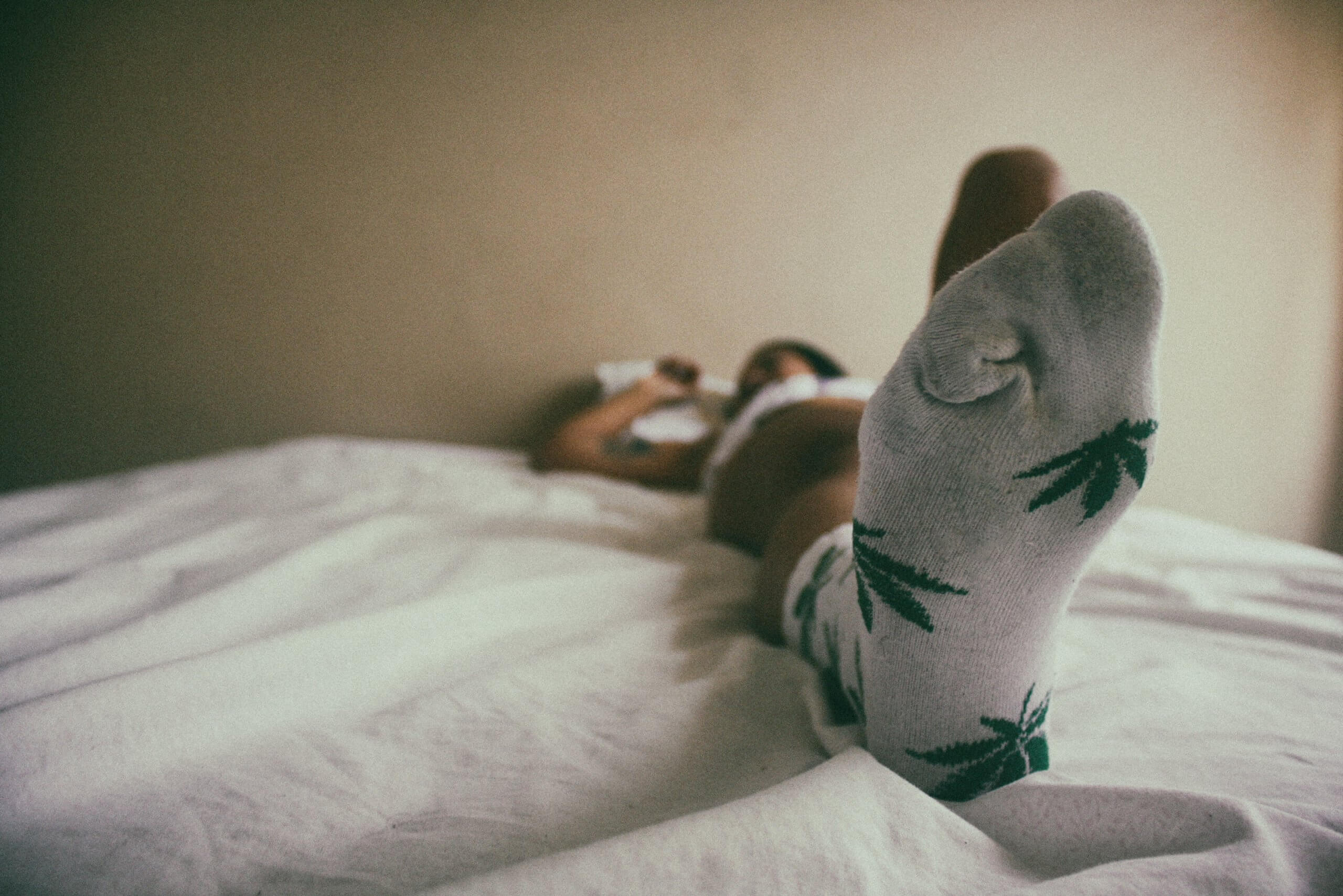 你有失眠困擾？睡前穿襪子更早入眠、睡更好