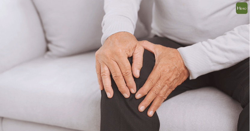膝蓋痛也可能是肌肉發炎，1 招瑜珈伸展操緩解不適！